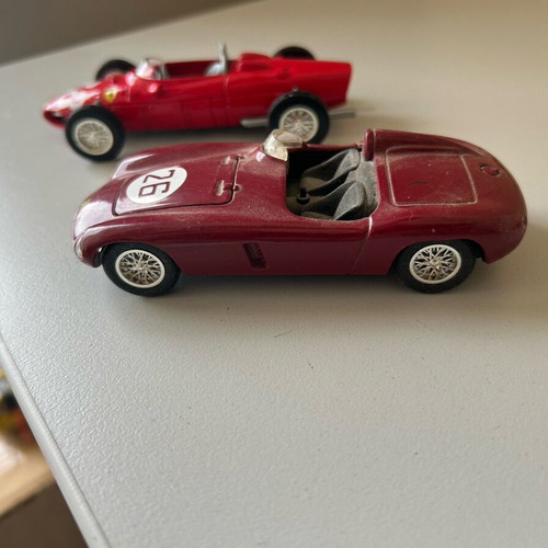 Ferrari model cars 1/43 used, metallic, set of two