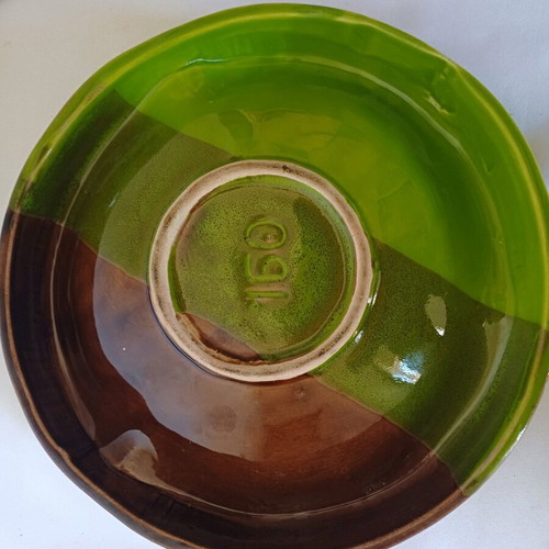 Set of 2 ceramic ashtrays like new, green and brown