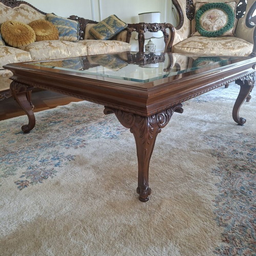 Coffee table μεταχειρισμένο, σκαλιστό μασίφ καρυδιά με γυάλινη επιφάνεια στυλ Louis XV