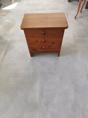 Συρταριέρα ξύλινη σαν καινούργιο