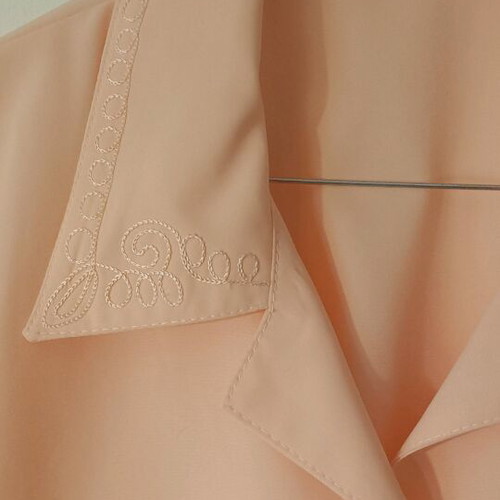 Women's salmon shirt like new with embroidered collar detail