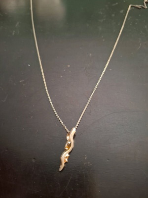 Silver necklace like new with 2 stones