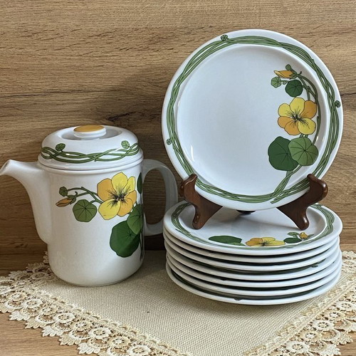 Thomas Germany German porcelain used, set with 8 plates and teapot