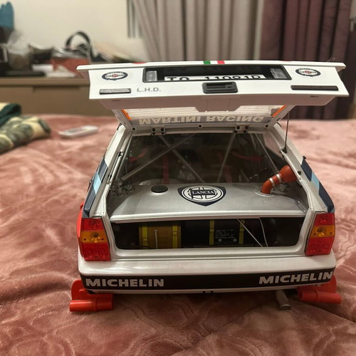 Lancia Delta Integrale Martini Racing 1:8 Hachette collectible like new