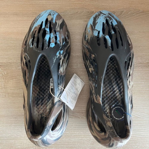 Yeezy Foam Rnnr size 50 like new, black and blue sneakers