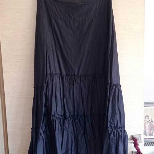 Long black gipsy skirt like new, size 46, ruffles
