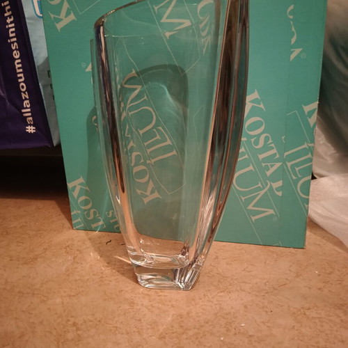 Costa Boda vase like new, heavy crystal