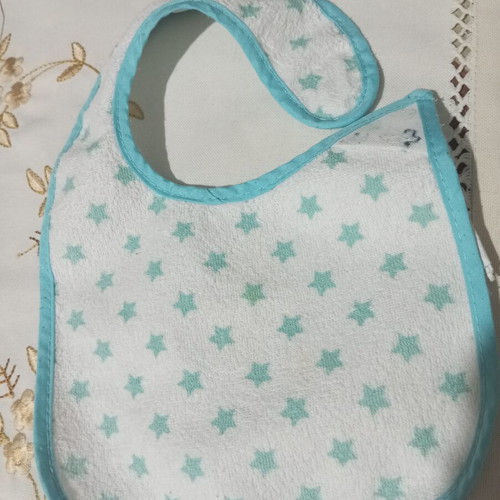 Baby bib with star pattern