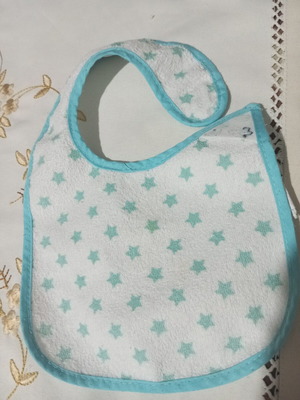Baby bib with star pattern