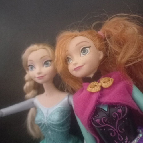Disney Frozen Elsa and Anna ice skating dolls set Mattel
