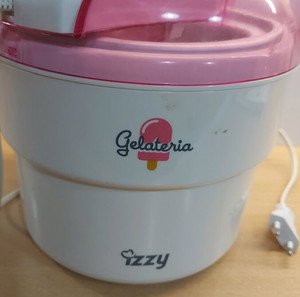 Παγωτομηχανη Izzy
