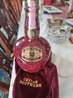Ουίσκι Chivas Royal Salute 21 Years πορσελάνινη φιάλη