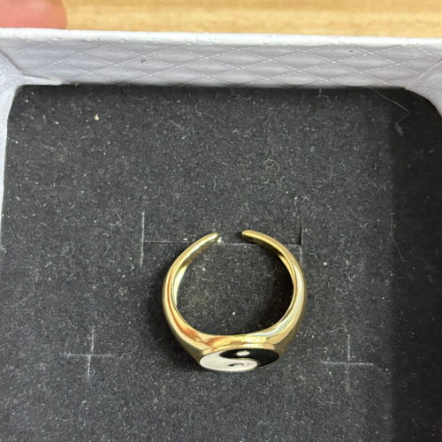 Metal Yin Yang ring with enamel 24mm new, gold color