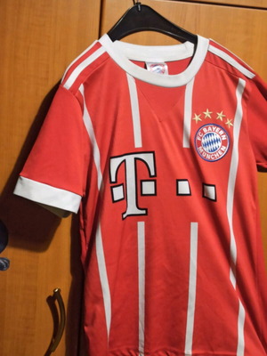 Bayern Munich 17/18 Robert Lewandowski jersey and shorts like new