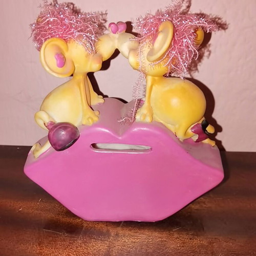 Piggy bank loving mice like new