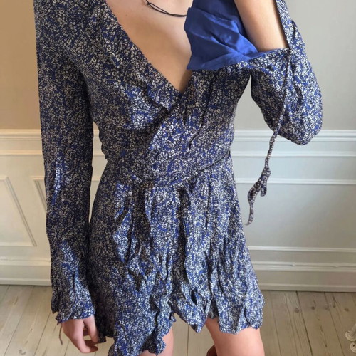 Long-sleeve short wrap dress new, blue with floral pattern