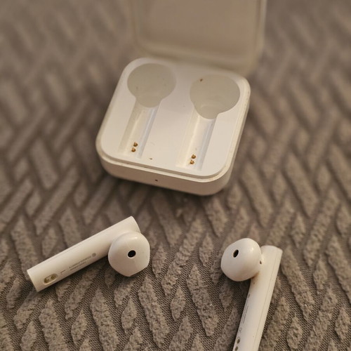 Xiaomi Mi True Wireless Earphones 2 Basic like new with charging case