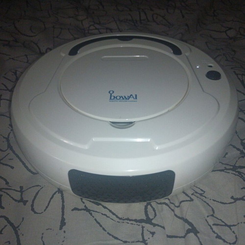 Robot vacuum new with charging cable, screwdriver and cleaning cloth