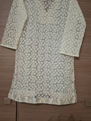 LAK women's kimono beige, like new, embroidered floral design