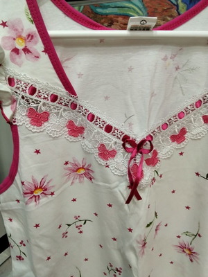 Cotton nightgown with flowers and lace size L like new