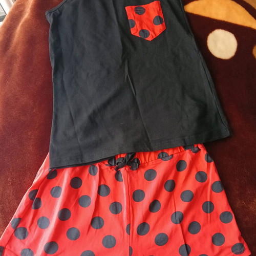 Summer pajamas like new, size large, black and red