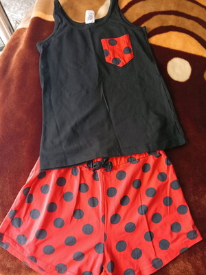 Summer pajamas like new, size large, black and red