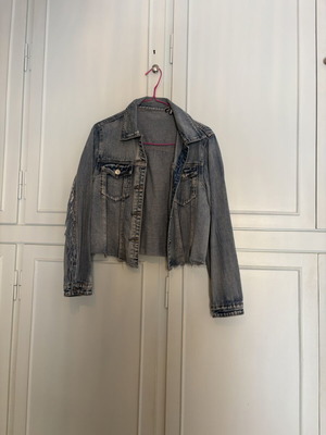 Crop denim jacket with fringes, blue
