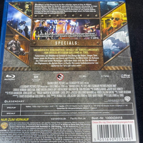 Pacific Rim Blu-ray like new, action sci-fi