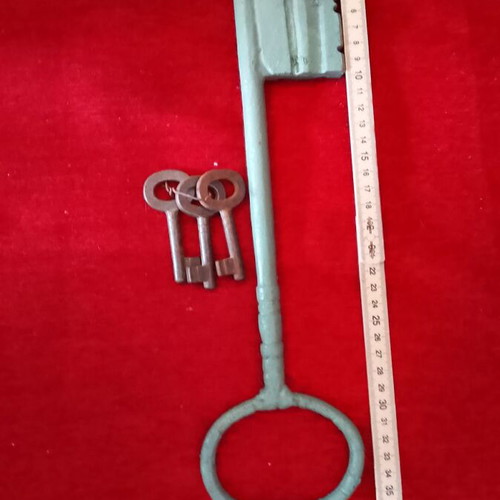 Antique key used, iron, pack of 4 pieces, 1680-1821