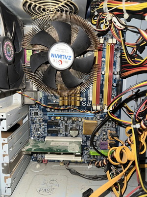 GigaByte GA-965P-S3 motherboard like new with heatsink and processor