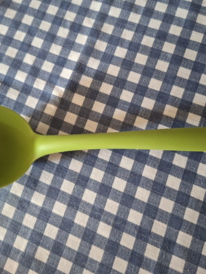 Green heat-resistant ladle up to 210 degrees Celsius
