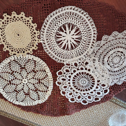 Handmade doilies like new, pack of 25 pieces