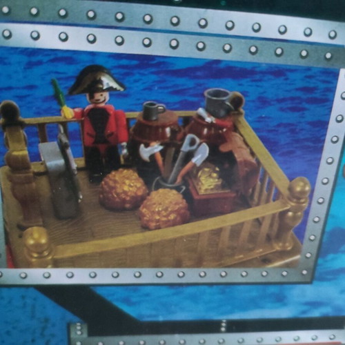 Playset Pirate Ship like new with 3 figures and cannon