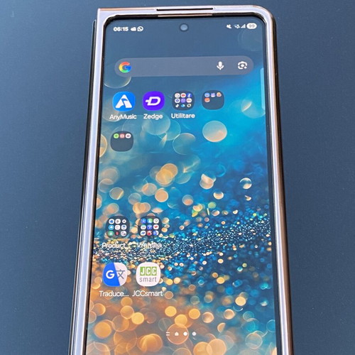 Samsung Z Fold 4 used with black line issue, 256GB