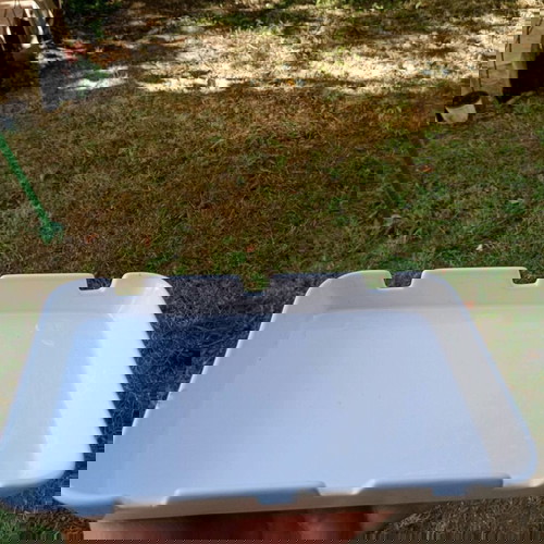 Керамичен малък поднос употребяван с чип на ръба