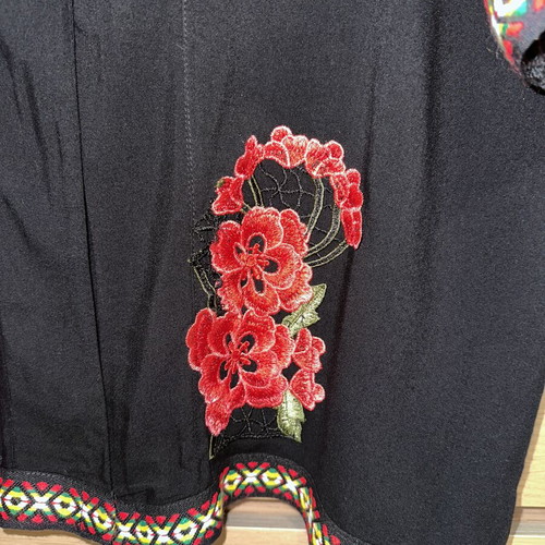 Black shirt kaftan with embroidered flowers like new