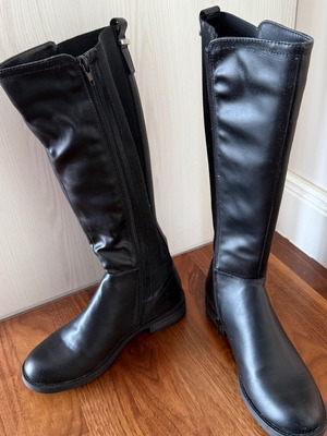Black boots size 37 new, comfortable