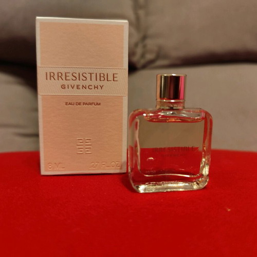 Irresistible Givenchy miniature perfume new, 5 ml