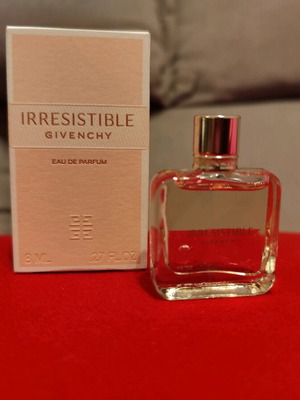 Irresistible Givenchy miniature perfume new, 5 ml
