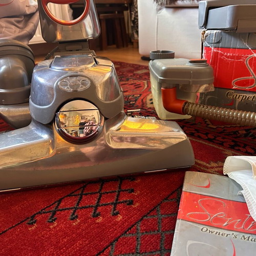 Σκούπα Kirby μεταχειρισμένη με εξαρτήματα και kit καθαρισμού χαλιών