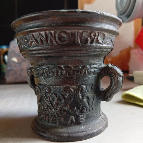 Dutch Copper Apothecary Mortar like new with Leefte Verwint Al inscription