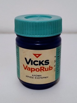 Vicks VapoRub Vintage Plastic Jar used, 1970s collectible