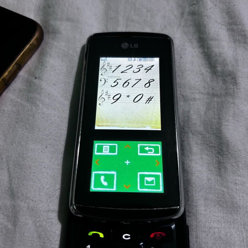 LG KF600 phone like new with missing volume buttons