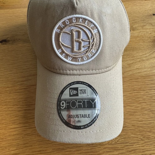 New Era 9FORTY Adjustable Brooklyn Nets cap used, beige