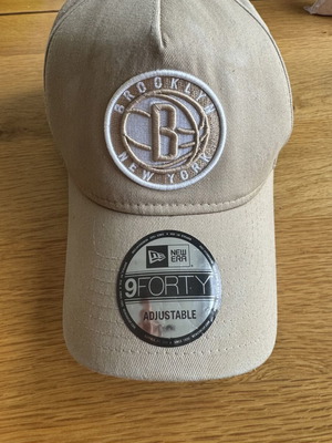 New Era 9FORTY Adjustable Brooklyn Nets cap used, beige