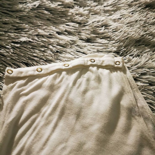 White elastic blouse like new with shoulder buttons
