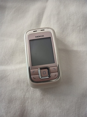 Nokia 6111 pink phone like new, functional without charger
