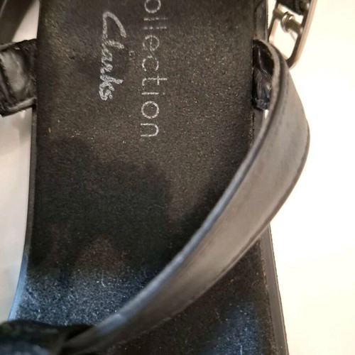 Clarks leather flat sandals size 37 like new, black