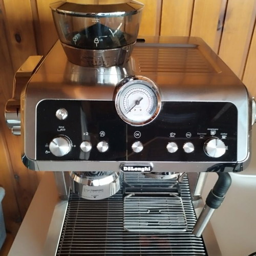 Delongi EC 9355.M La Specialista μεταχειρισμένη μηχανή καφέ με ανάγκη επισκευής μύλου