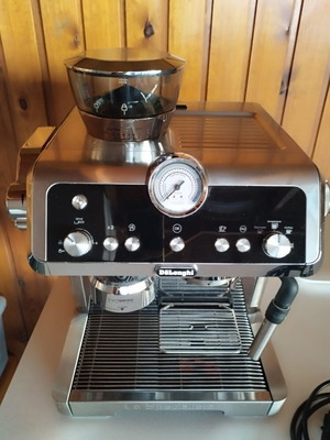 Delongi EC 9355.M La Specialista μεταχειρισμένη μηχανή καφέ με ανάγκη επισκευής μύλου